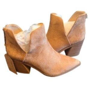 Kathemoi Slip On, V Cutout, Pointed Toe, Ankle Booties Women's Size 8.5 New With